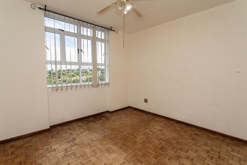 2 Bedroom Property for Sale in Loevenstein Western Cape